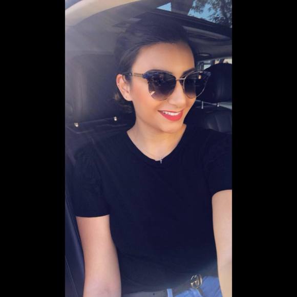 Meet your Posher, Donna - Picture 1 of 1